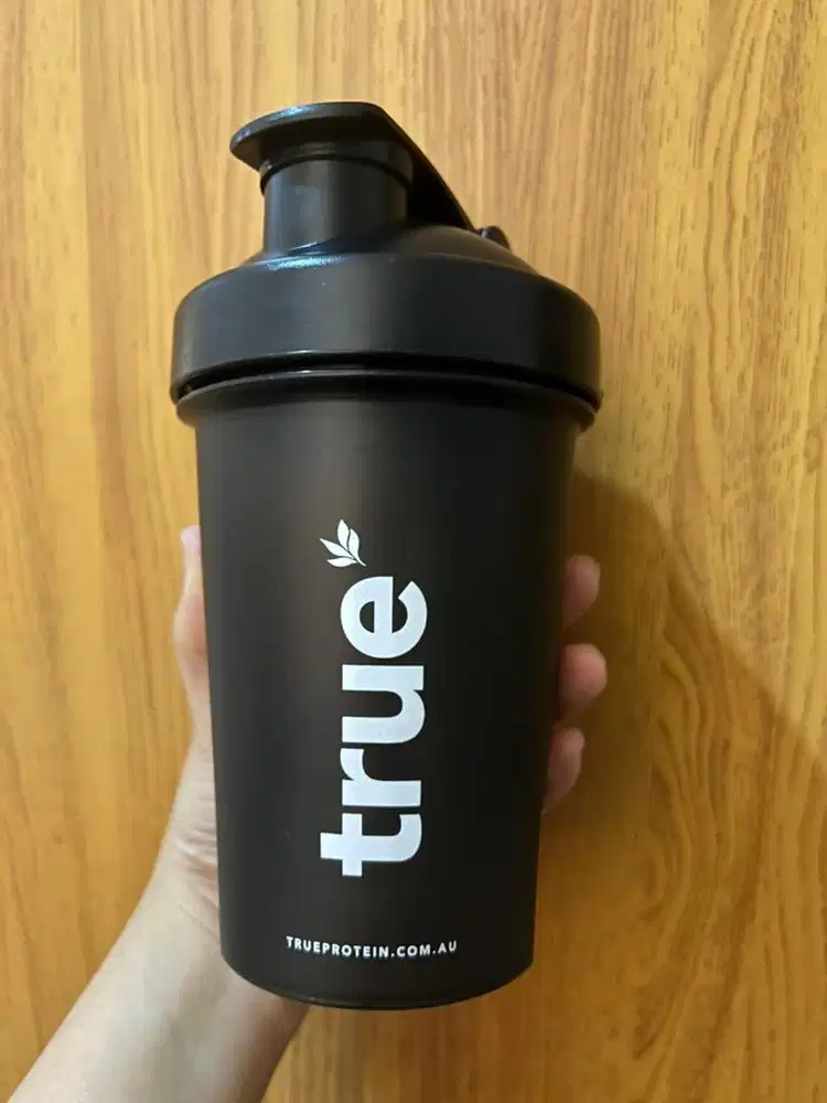 Bottle Shaker True Protein Kapasitas 400ml Warna Black Doff (New)