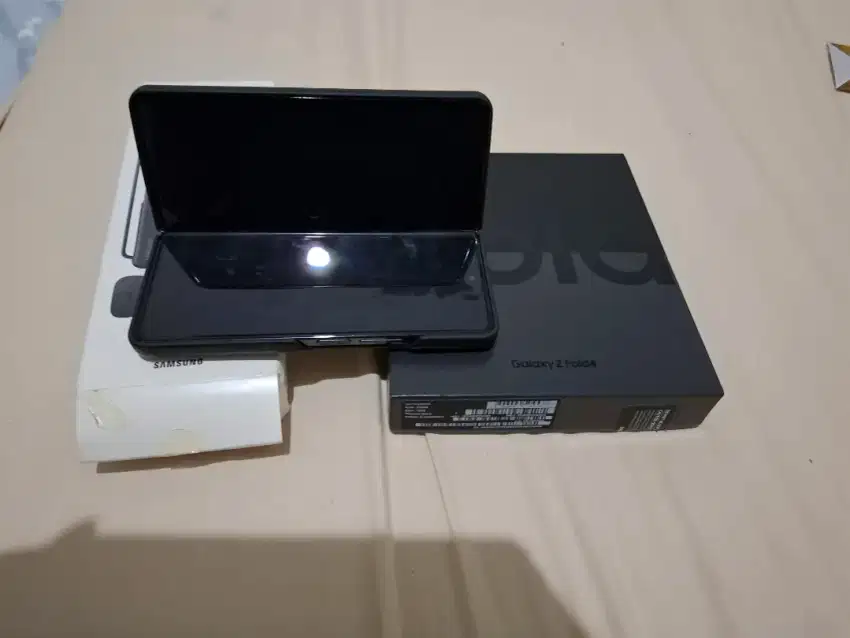 Z Fold 4 + Jam tangan Fit 3 + Charger 45 watt