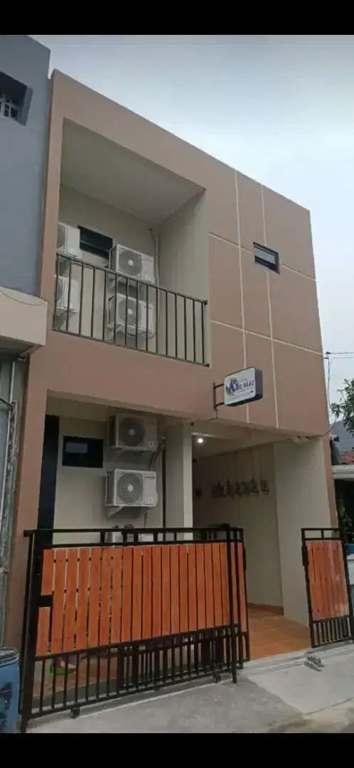Kost Karmel Puteri depan Kampus unsika