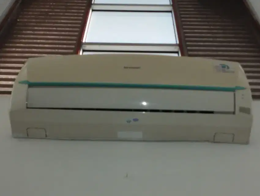 AC Sharp 1pk standard masih dingin, remote asli