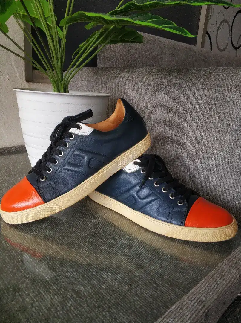 Sepatu sneakers second preloved