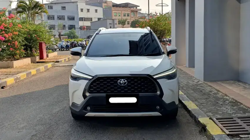 Toyota corolla cross hybrid 2021 putih