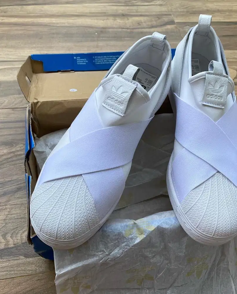 SEPATU ADIDAS SLIP ON