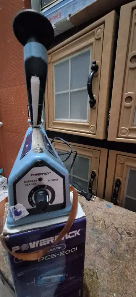 Impluser/alat pres plastik