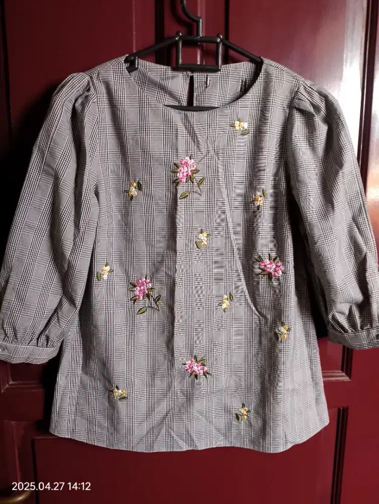 Atasan kotak bordir bunga