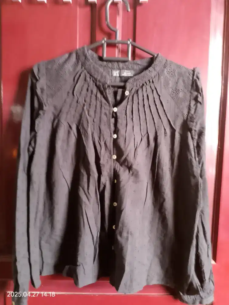 Kemeja hitam branded