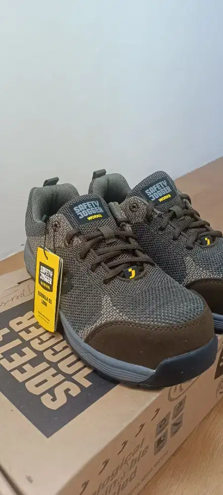 Sepatu SAFETY JOGGER Original size 40