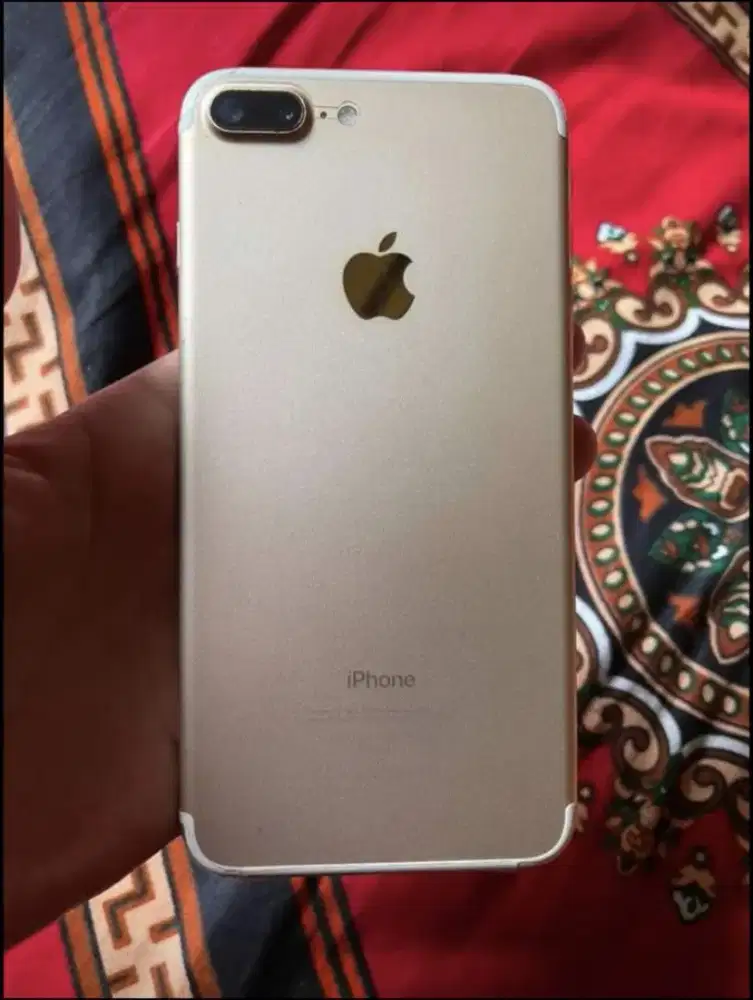 iPhone 7 plus (gold)