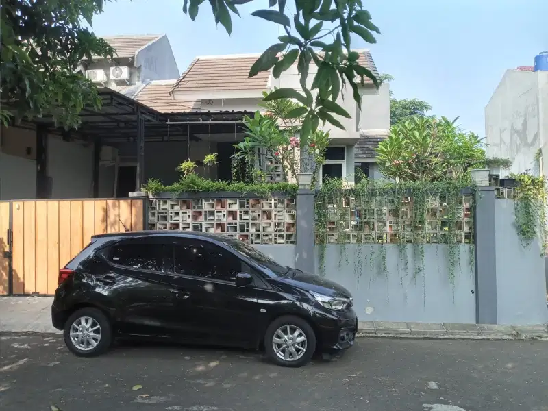 di jual rumah di bukit golf cibubur bersih rapi terawat