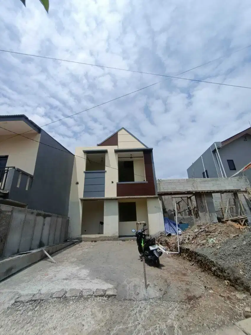Rumah 2 lantai siap huni tanah luas lokasi cilodong depok