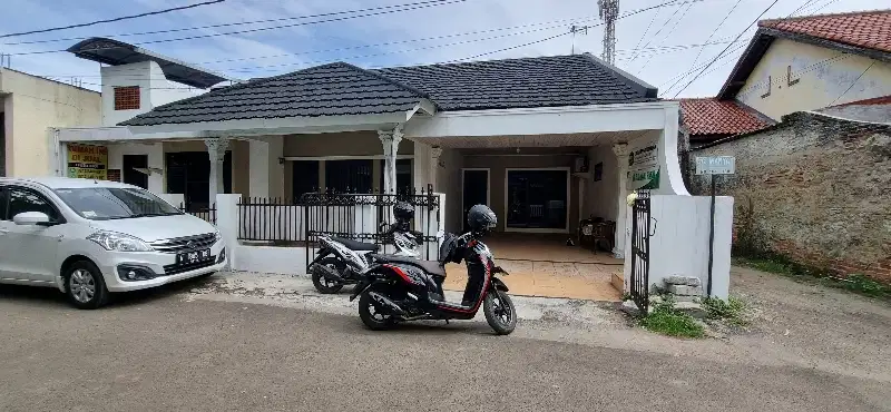 rumah sangat strategis nempel Rumah Sakit Sari Asih dan pintu tol