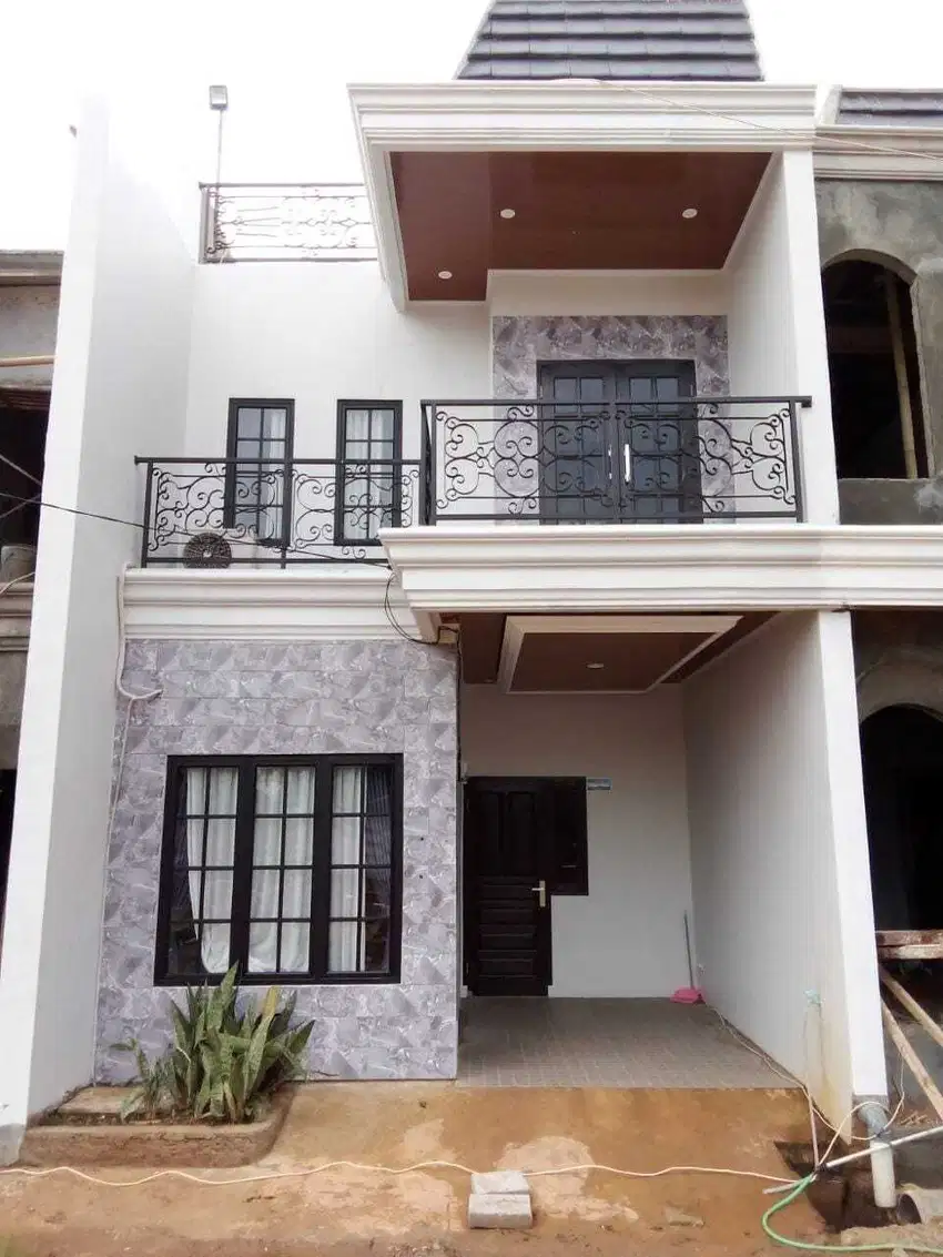 Rumah 2,5 Lantai di cibubur hanya 1,7 Km ke LRT Harjamukti