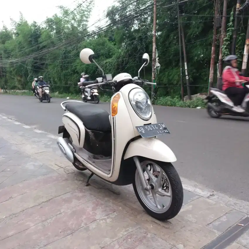 Scoopy ESp 2016 Bagus Lengkap Mesin Cakep Krem