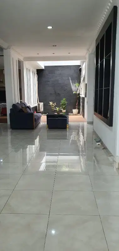 DIJUAL .RUMAH 2 LANTAI DI CLUSTER DEPAN KOTA WISATA, DEKAT MAL