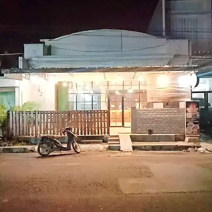 Beli rumah dapat usaha coffee shop di pusat kota Majalengka