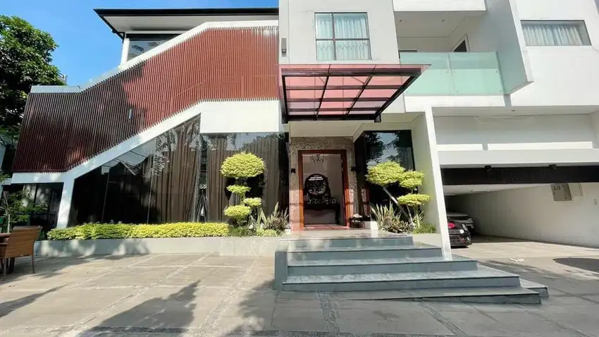 Dijual Rumah Mewah 2 lantai berlokasi di Tebet
