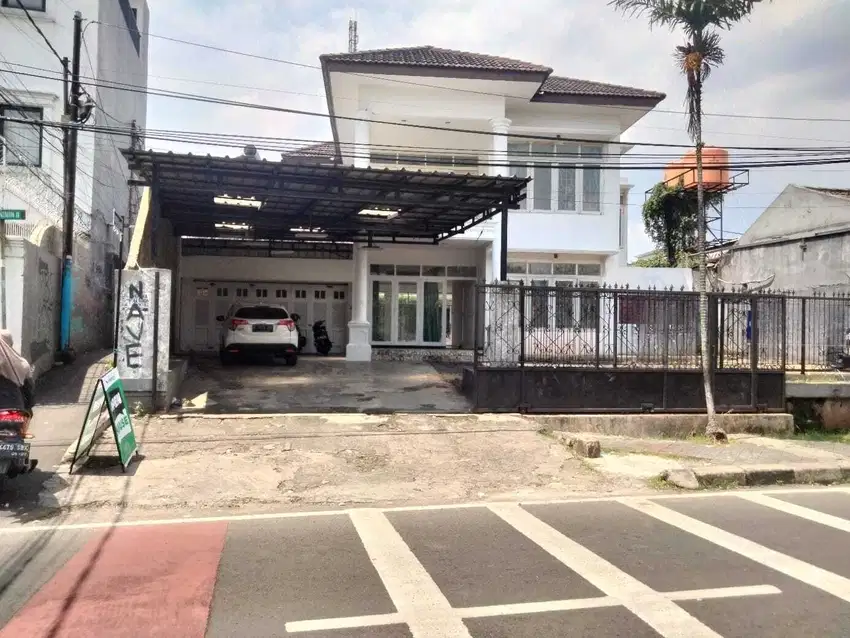 Rumah mewah yg berada di kawasan terogong jakarta selatan 2 lantai