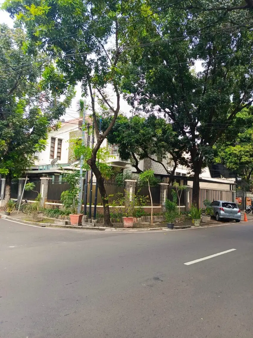 Rumah Mewah Hoek 2 Lantai di Panglima Polim, Hanya 5 Menit ke Blok M