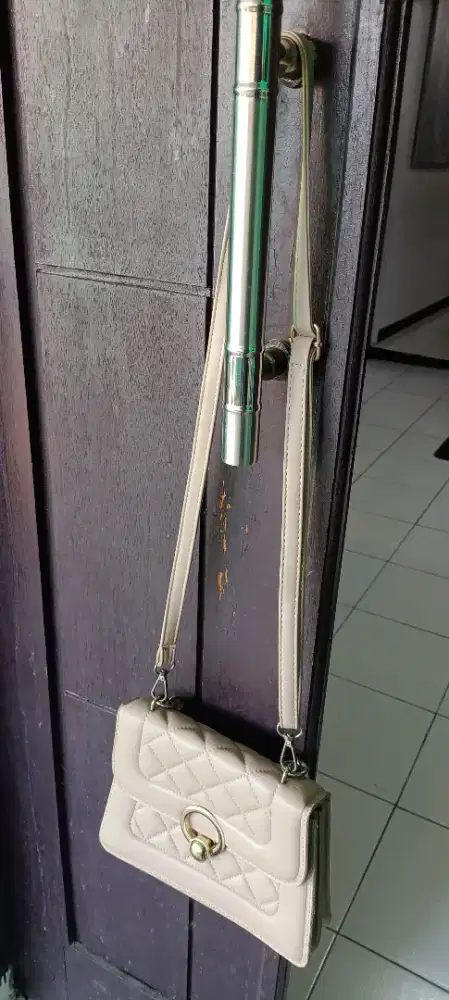 Tas wanita pink merk Chamonix