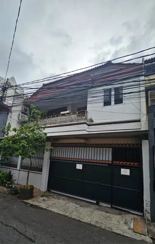 Rumah 2 Lt dekat Mega Kuningan , Cocok untuk Kost dan Hunian