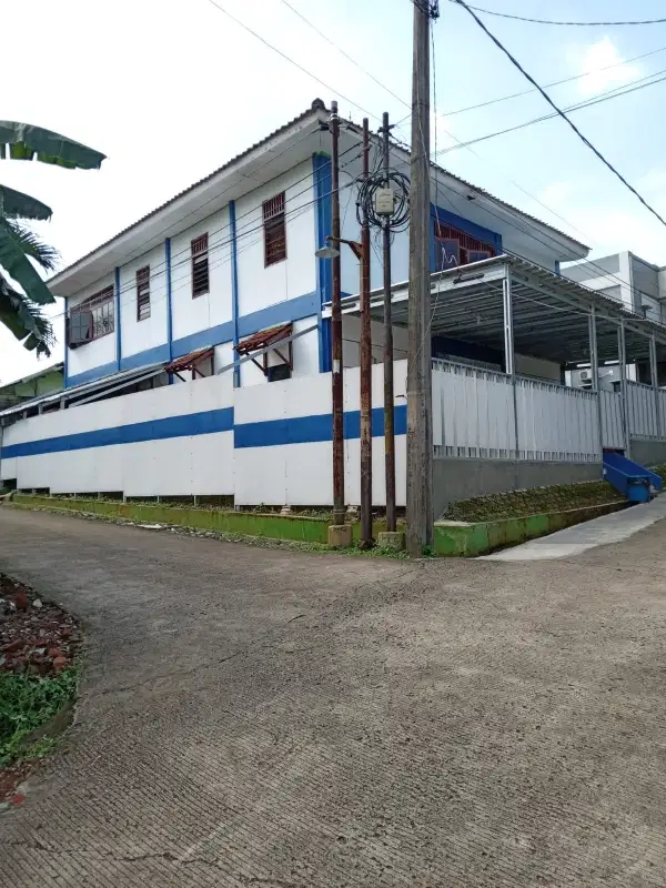 Bangunan Banyak Kamar Bisa Untuk Rumah Kos, Diklat, Dekat UI Depok