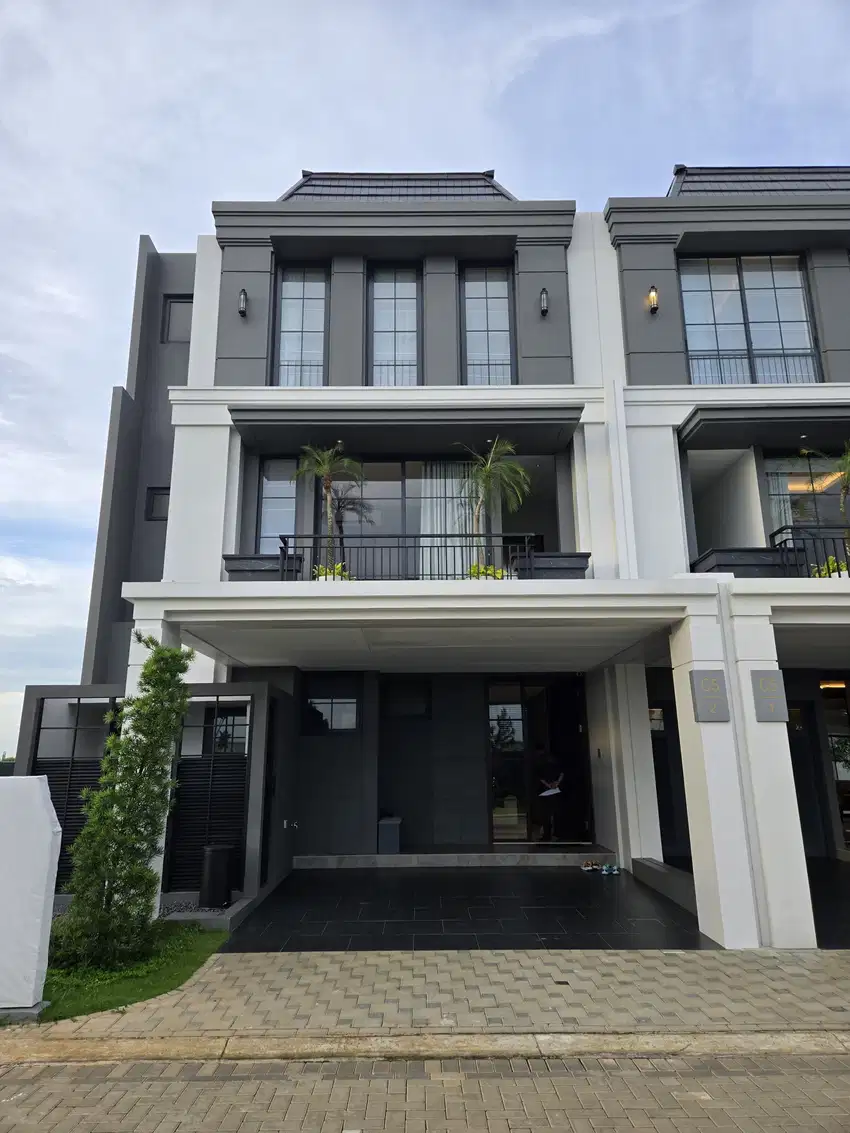 Dijual Rumah 3 Lantai di BSD City The ARMONT Mewah Klasik Elegan