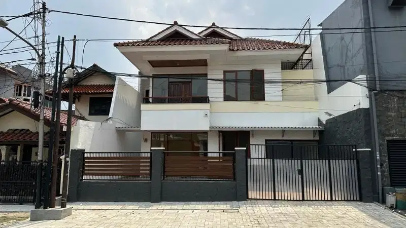 DISEWAKAN RUMAH SIAP HUNI DI KEB BARU JAK SEL