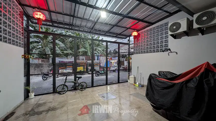 RUMAH CANTIK 3 LANTAI BARU RENOV DI DURI KEPA