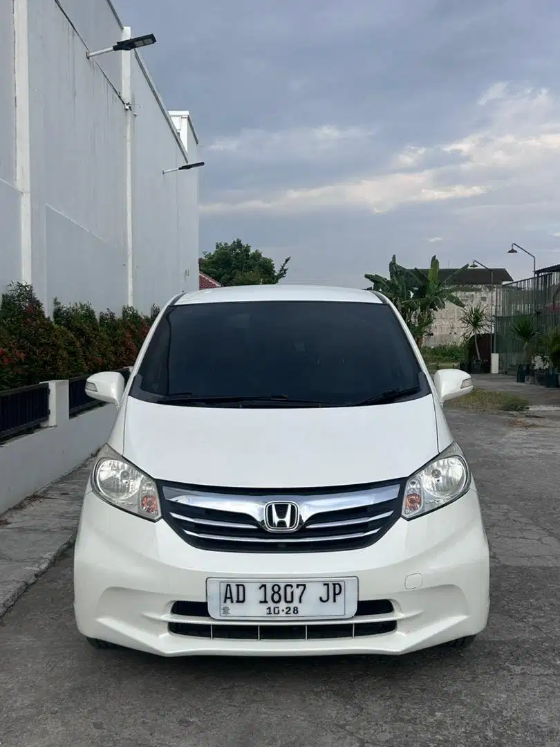 Honda freed putih 2013 AD Karanganyar istimewa