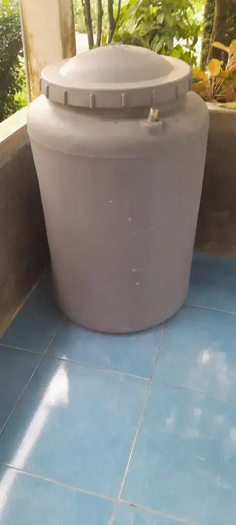 Dijual toren 300 liter