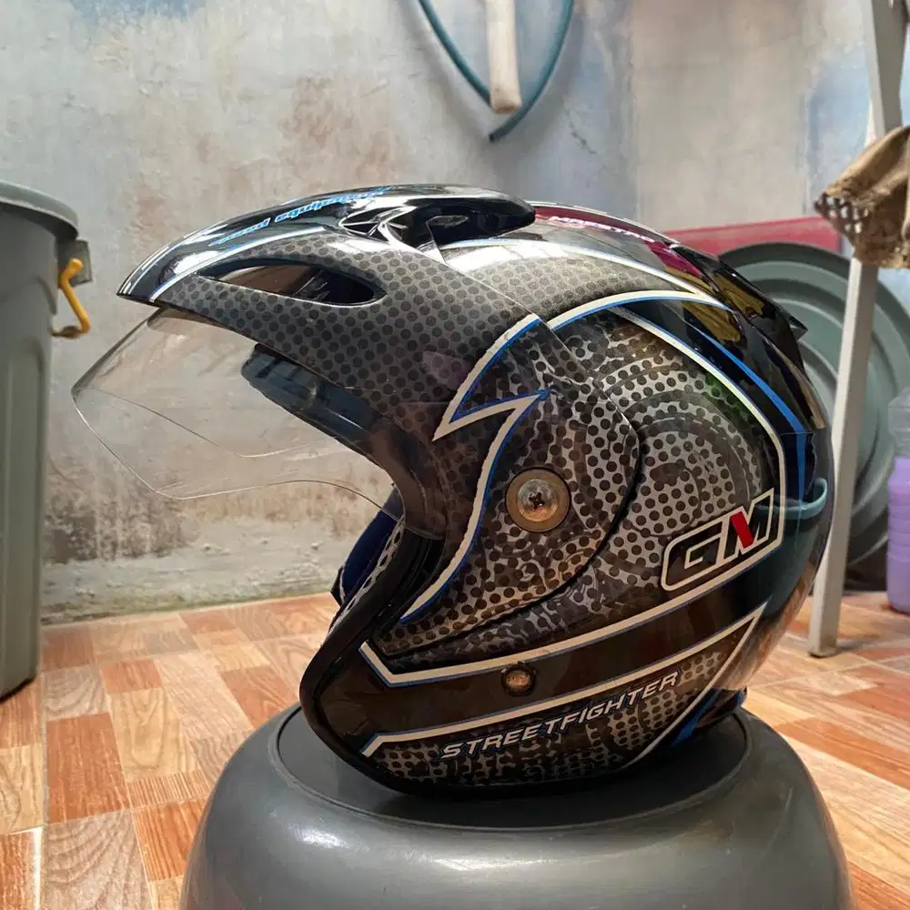Helm second kondisi mulus bisa nego