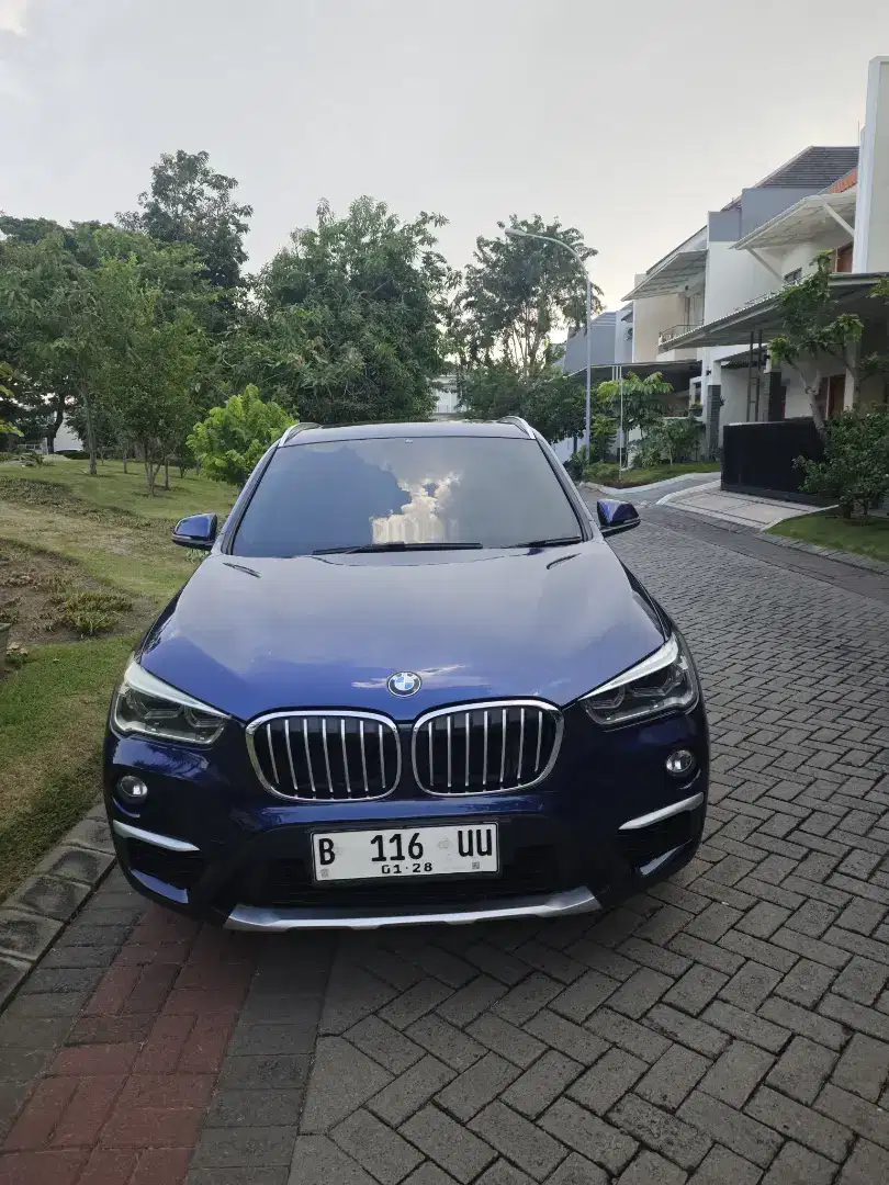 BMW X1 Sdrive18i Xline warna biru mulus pemakaian pribadi plat B