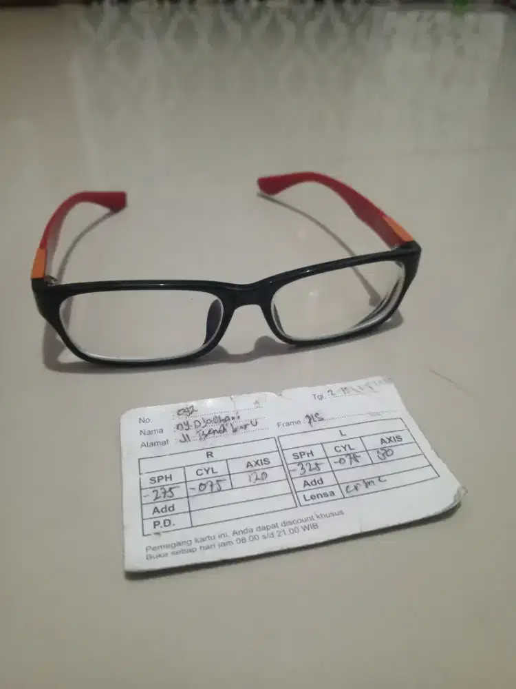 Kacamata baca baru