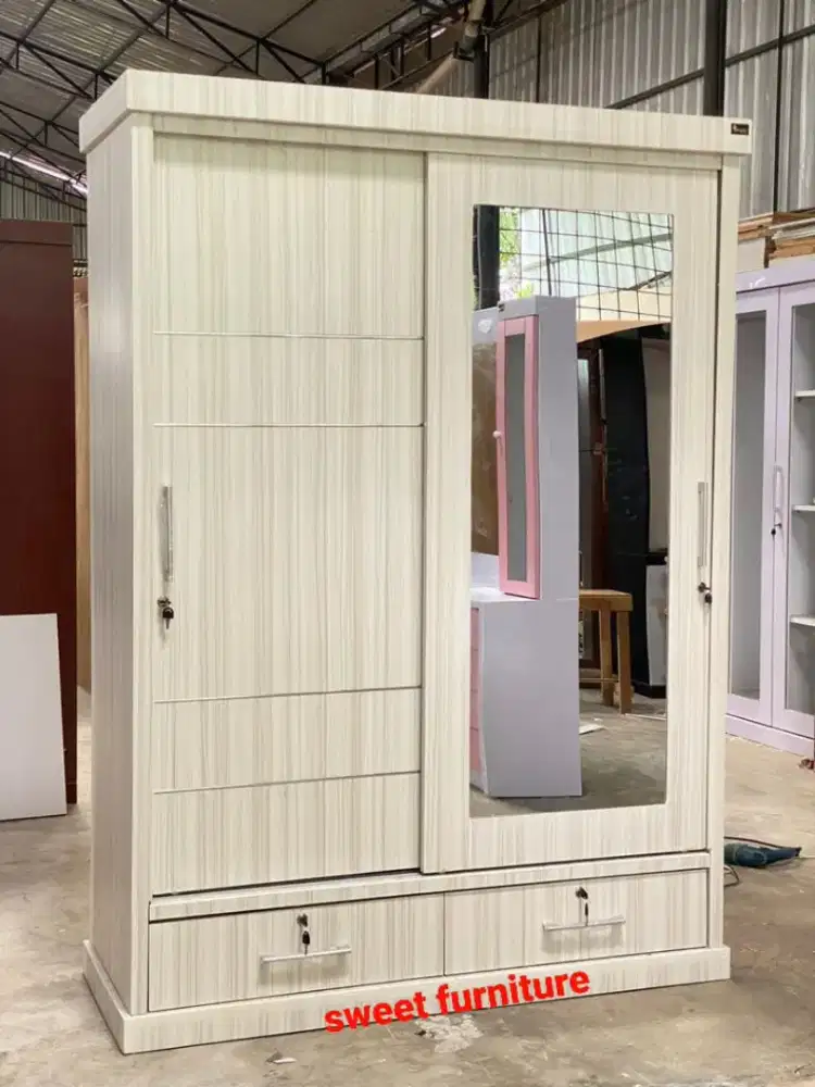 Lemari pakaian kayu hpl