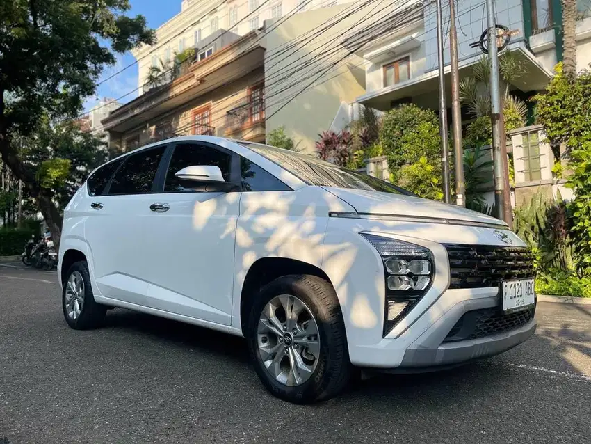 Hyundai Stargazer Esential Capt Seat ivt 2024 PUTIH