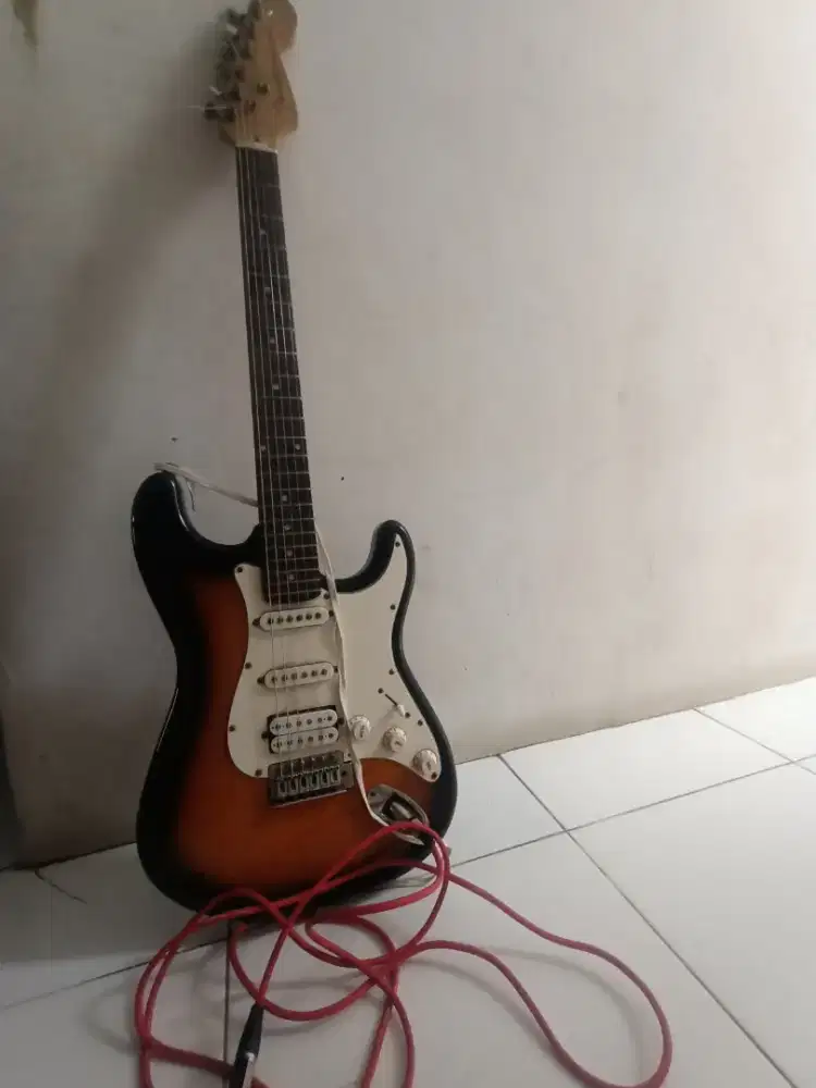 Jual cepat Gitar listrik FENDER strato Caster