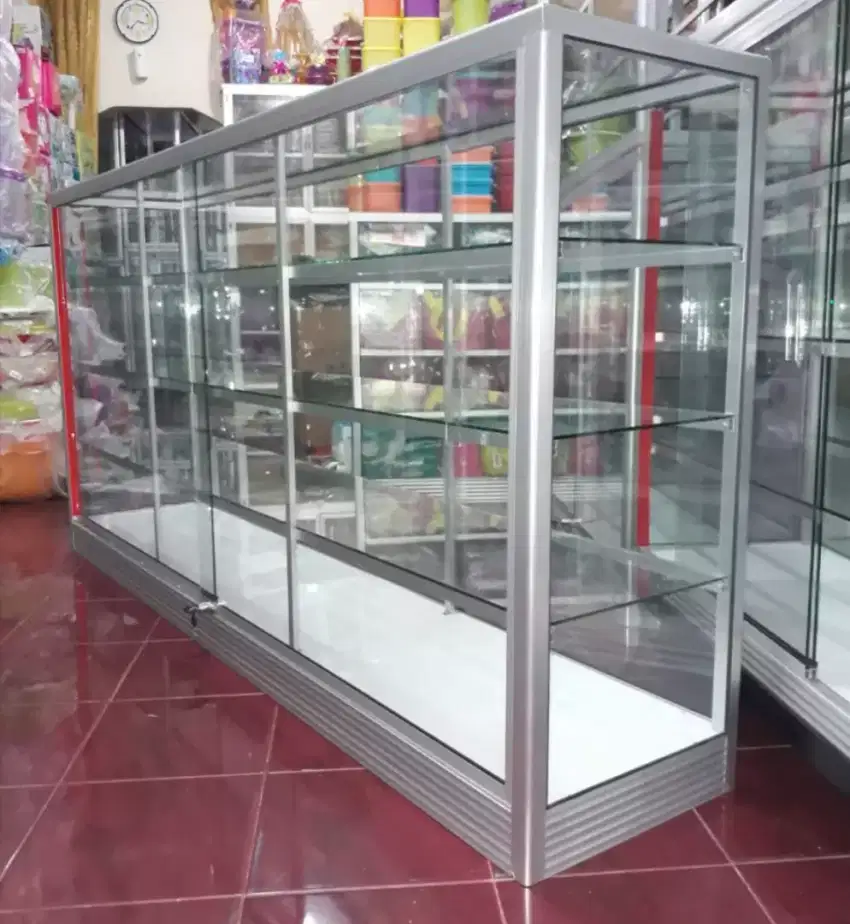 Di jual Etalase Panjang 2Mx1M Kondisi Baru