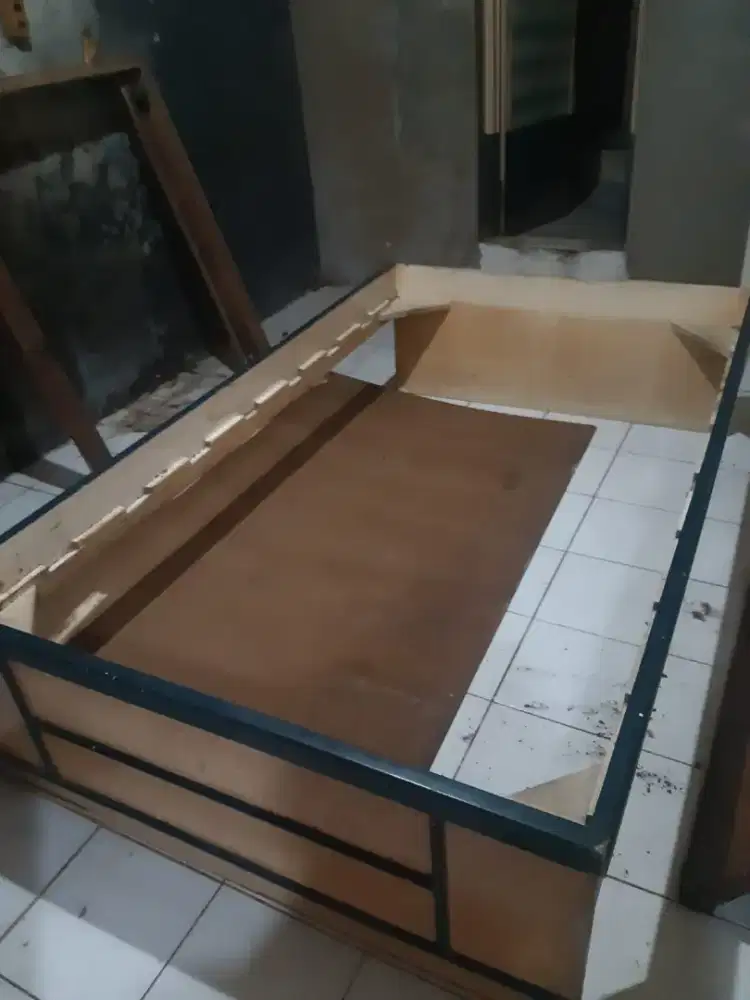 Tempat tidur atas bawah