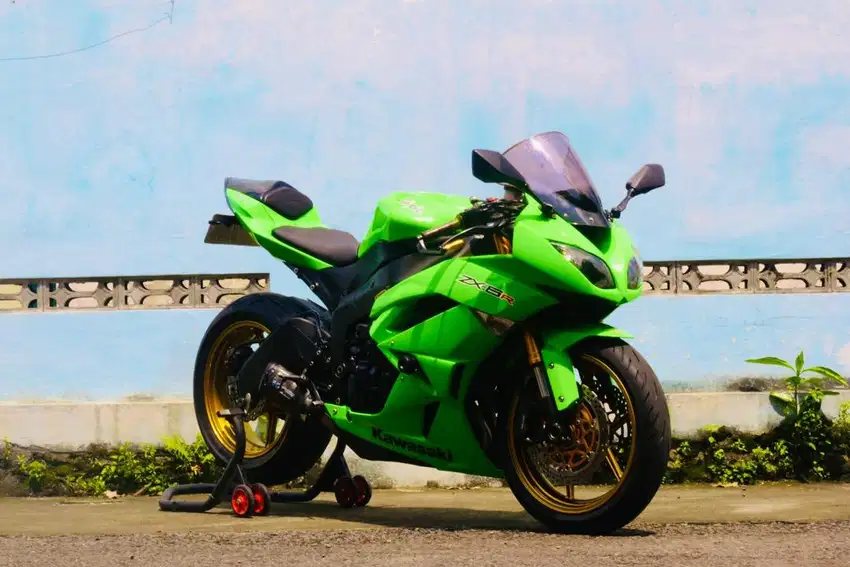 Kawasaki zx6R like new zx25R Z800 CBR600 GSX600