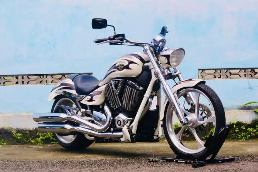 Victory vegas jackpot 1750 like new street Glide Fatboy sportster883