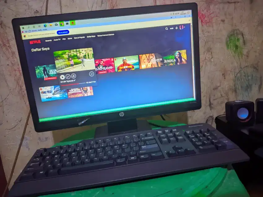 Monitor merk hp minus ada garis di bawah