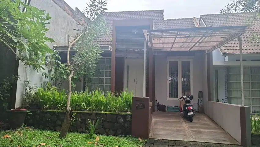 Disewakan Rumah / Villa di Riverside