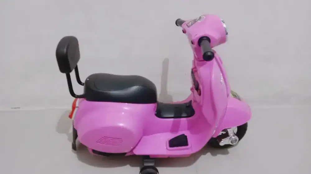 VESPA AKI ANAK WANITA PINK