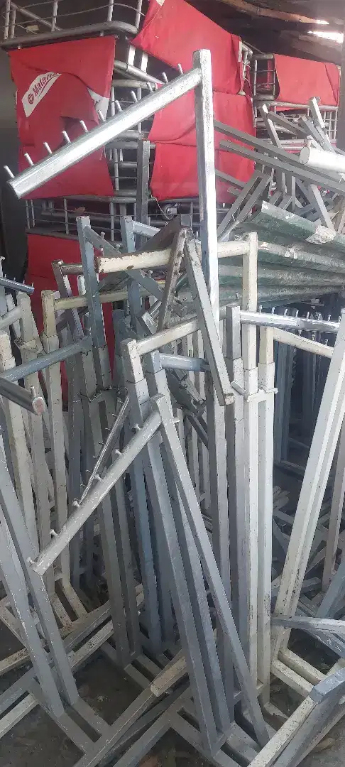 Tiang display pakaian ex