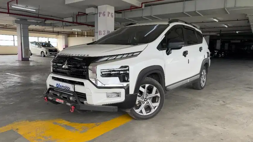 Like New Mitsubishi Xpander 1.5 Cross Premium Package Bensin-AT 2023