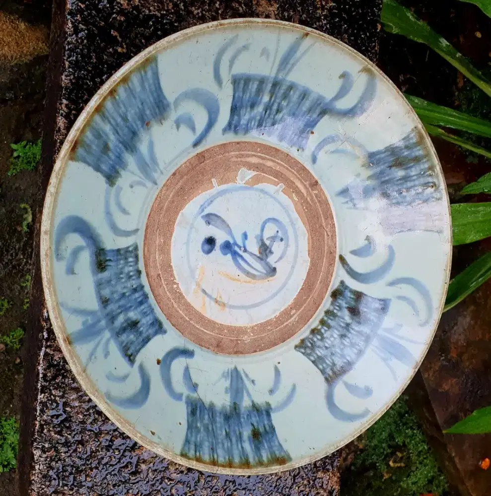 Piring Antik Ming Dinasty Biru Putih