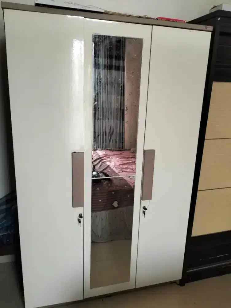 Almari 3 Pintu Bahan  Berkualitas
