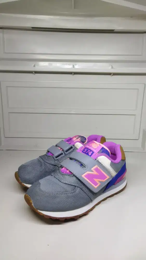 NEW BALANCE 574 SIZE 31