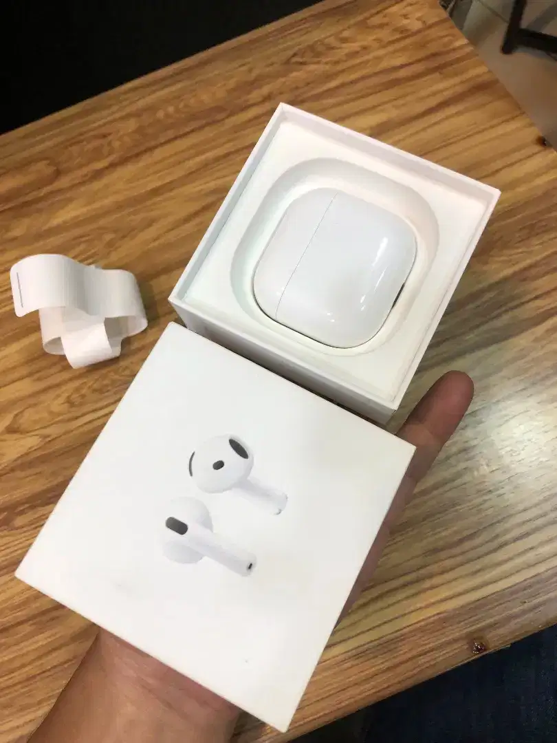 AirPods 4 resmi ID/A Garansi on juli 2026