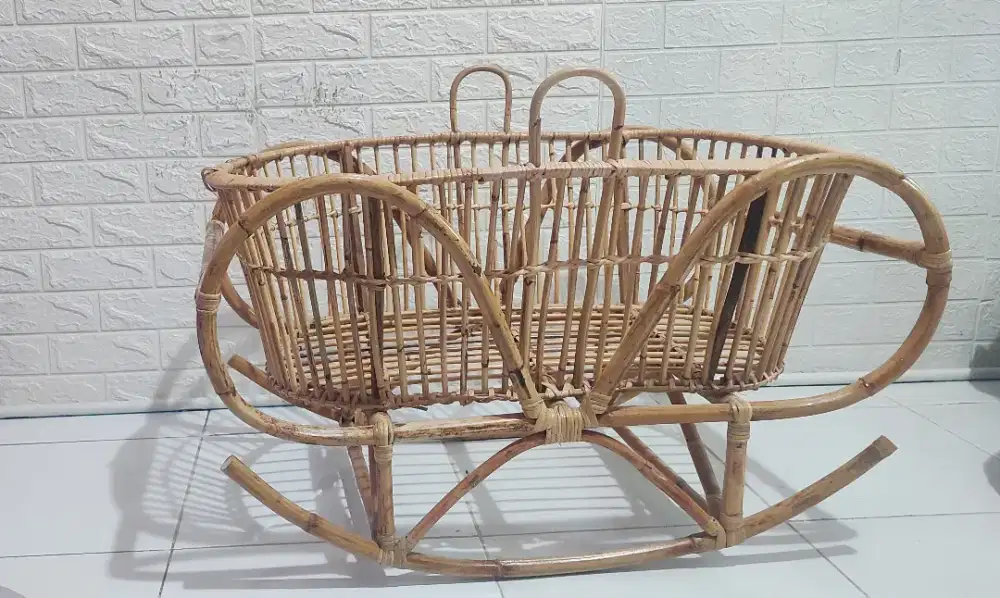 Ayunan Rotan bayi + 2 set kasur